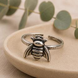Brass ring with bee, silver colour