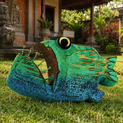 Piranha Hanging with 6 Nail Teeth Albesia Wood 26x2x14cm