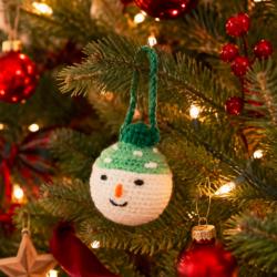 Hanging Hand Knitted Snowman Christmas Decoration Green Hat