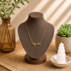 Pendant necklace with key, gold colour