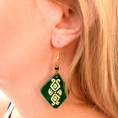 Earrings gourd diamond shape + bead, green