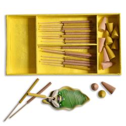 Jasmine Incense gift set with bee shaped holder, 18 x 10cm