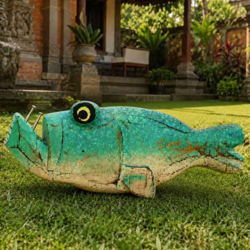 Piranha Hanging with 2 Nail Teeth Albesia Wood 25x2.7x9cm