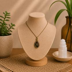 Agate pendant oval, gold colour chain