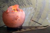 Himalayan salt bowl lamp with salt chips approx 15x14cm **