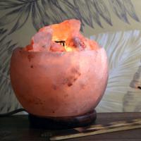 Himalayan salt bowl lamp with salt chips approx 15x14cm **